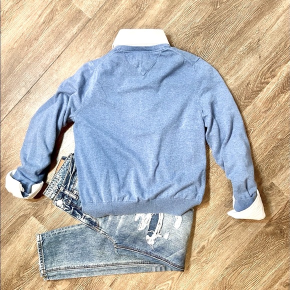 SOLD Tommy Hilfiger crew neck sweater - Picture 4 of 8